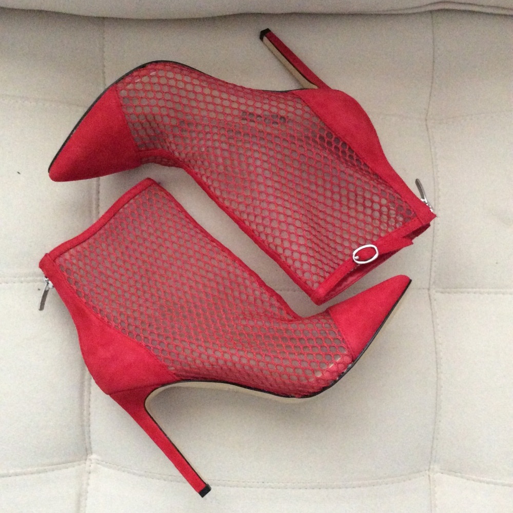 “NIB”Red Nine West Heels